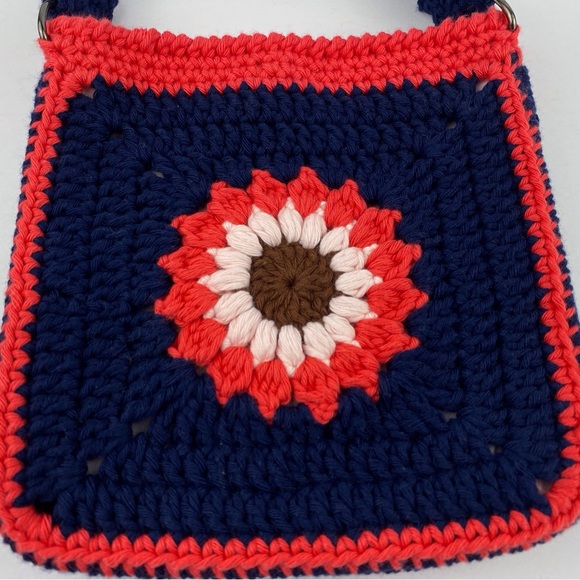 Crochet sunflower small crossbody bag, lined, handmade 6.5" pouch, phone bag - Picture 2 of 9